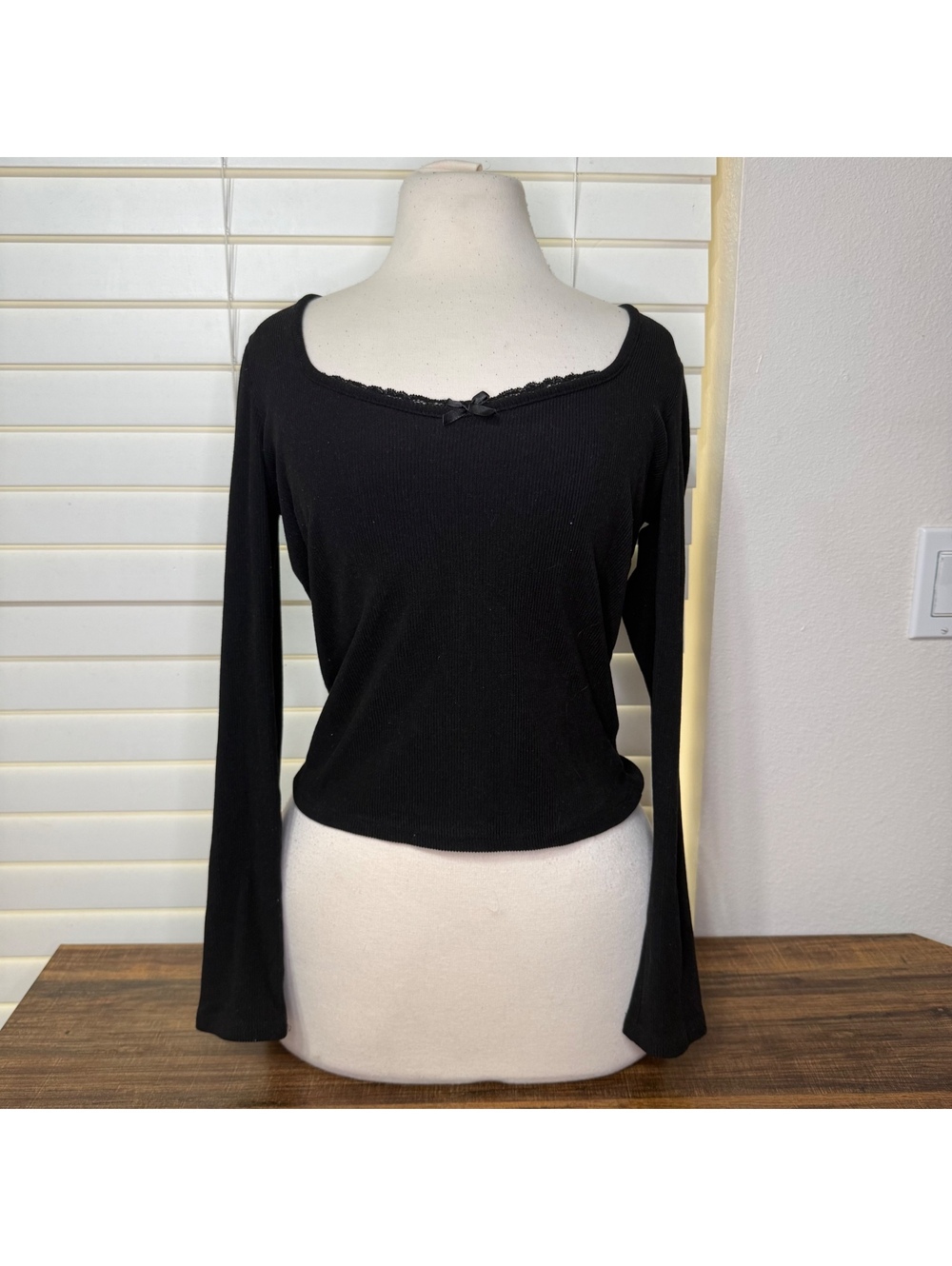 Rebellious Dreamer Black Long Sleeve Top with Bow Accent Size M
